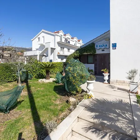 Cozy In Kastel Stafilic Apartment